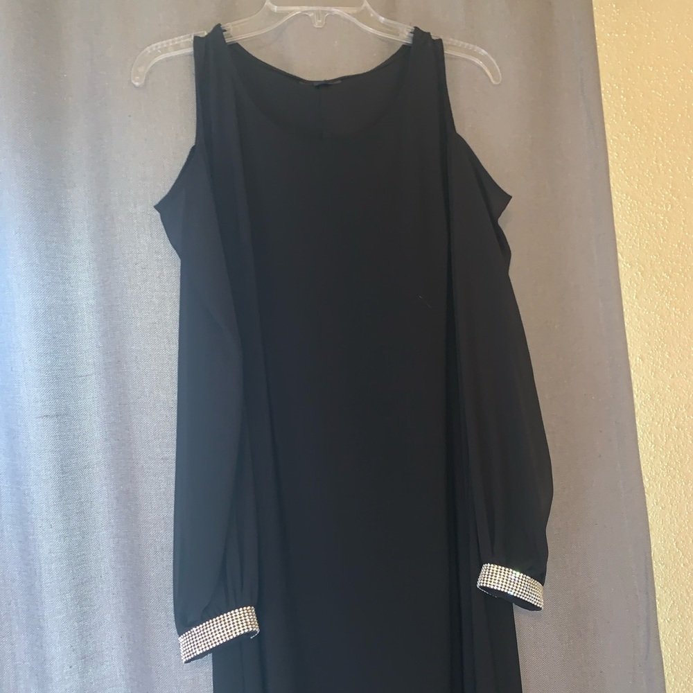 Black no shoulder long sleeve dress
